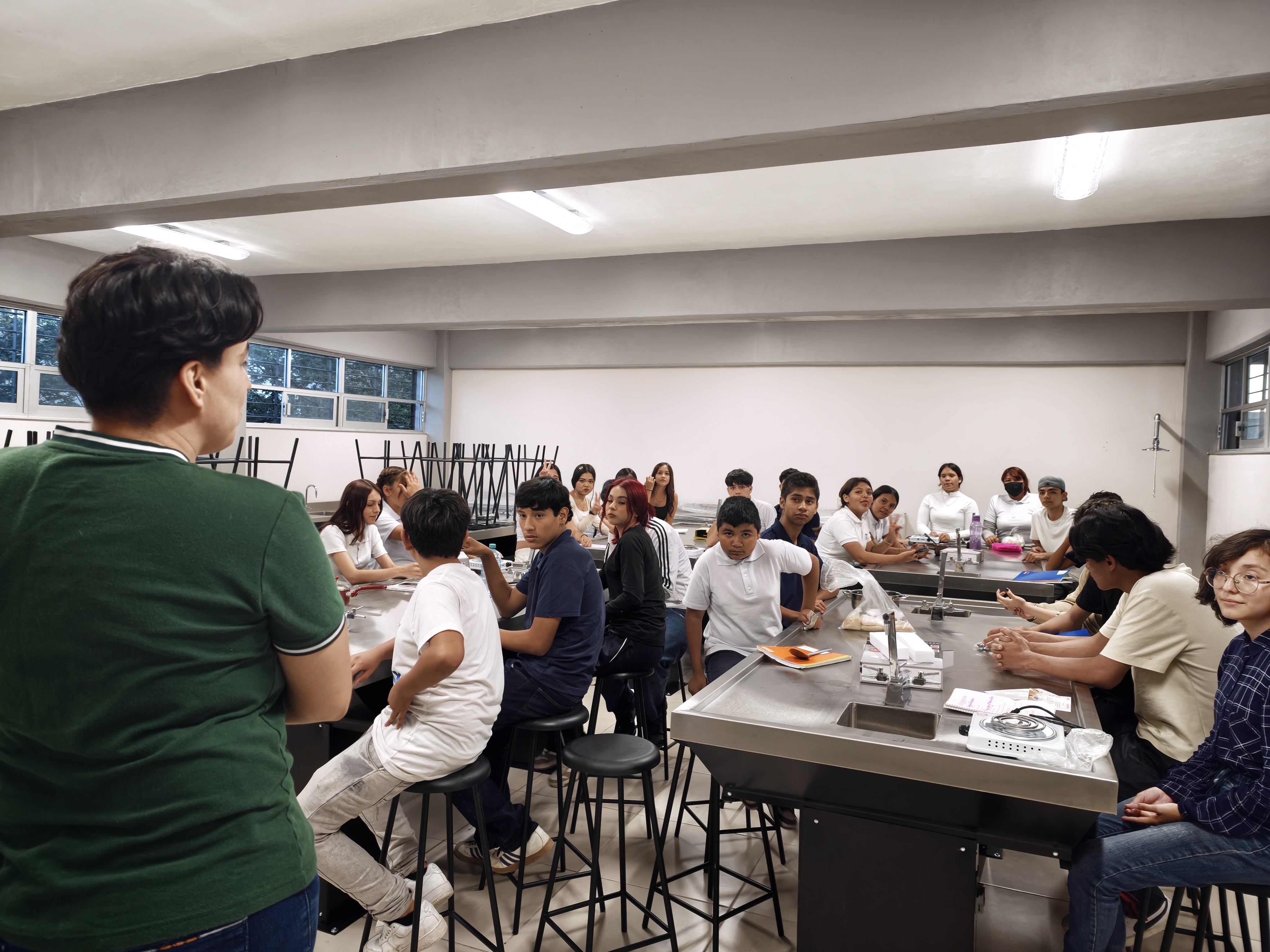 💀 ¡Calaveritas en el laboratorio! Tradición, creatividad y aprendizaje en el CEB 9/8